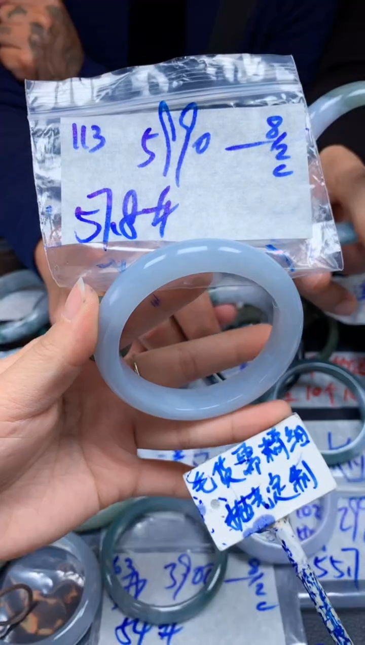 【闪购商品】定制翡翠未镶嵌113毛货需精细抛光手镯多样性拍一发一