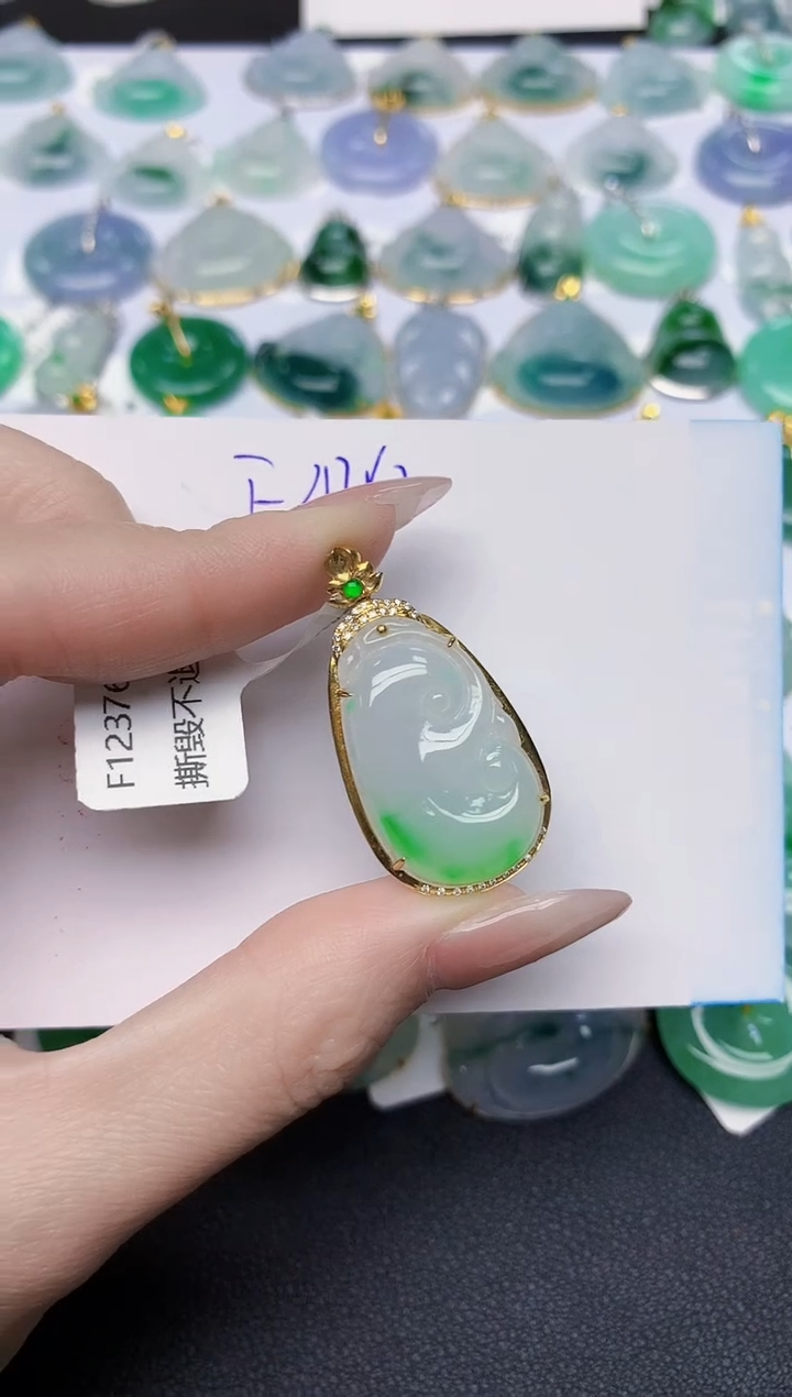 颈饰18K金镶嵌翡翠天然缅甸A货翡翠百元以上9元证书费自理