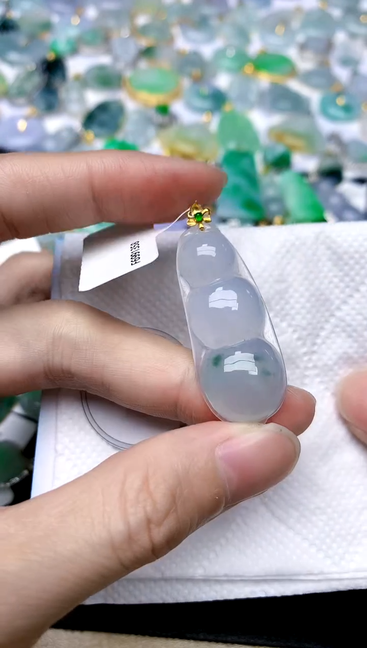 颈饰18K金镶嵌翡翠天然A货翡翠