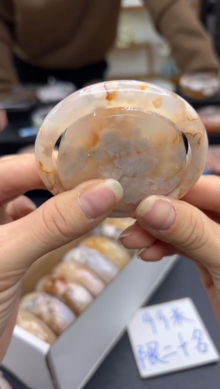 【闪购商品】石英质玉手镯未镶嵌C589(53圈赠送镯心)