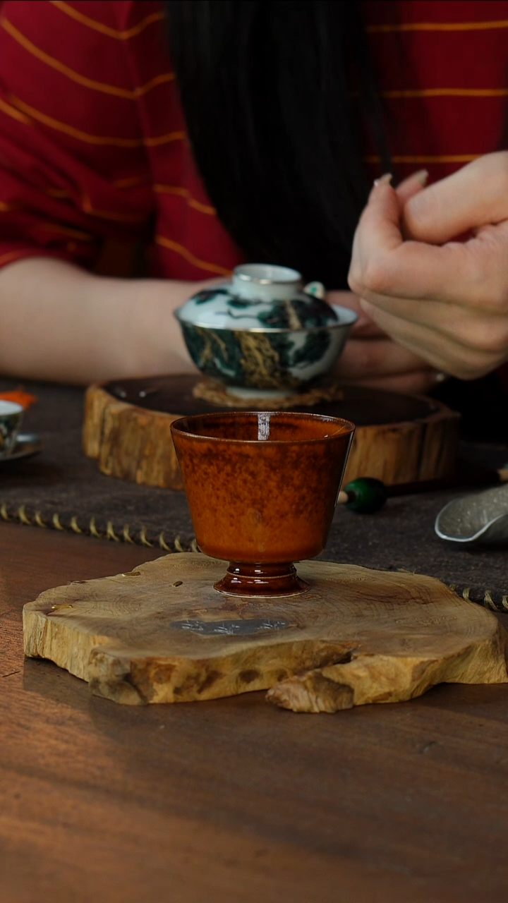 酱油色小杯......