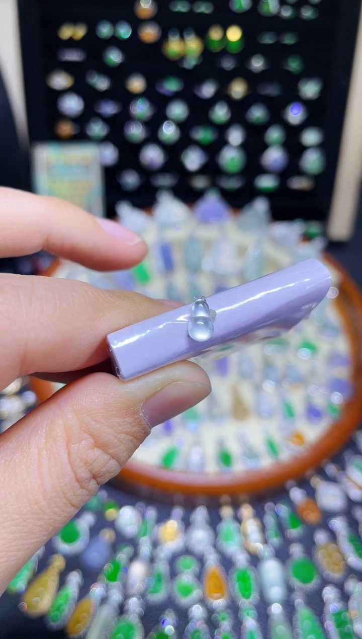 【闪购商品】翡翠颈饰未镶嵌玻璃种葫芦裸石