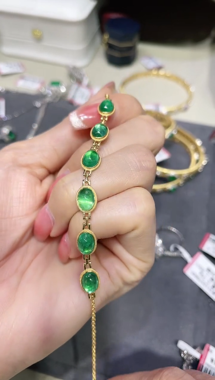 18K金镶嵌天然祖母绿手链