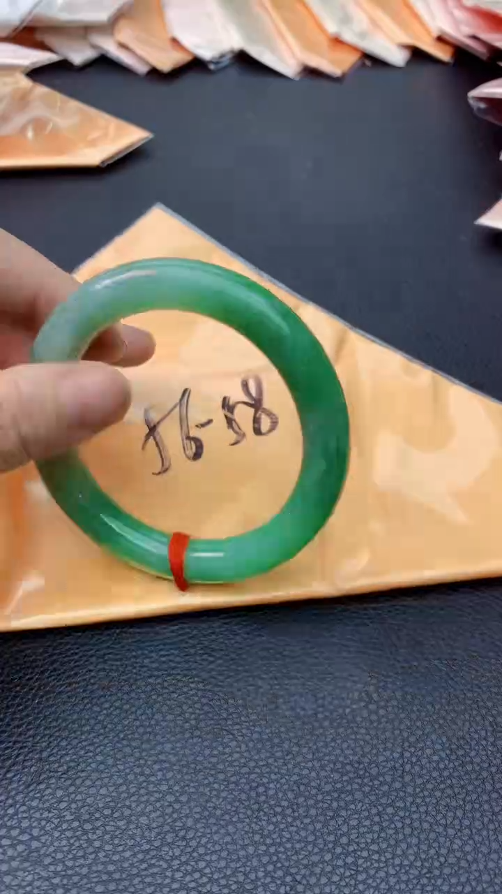 翡翠未镶嵌手镯1018805989