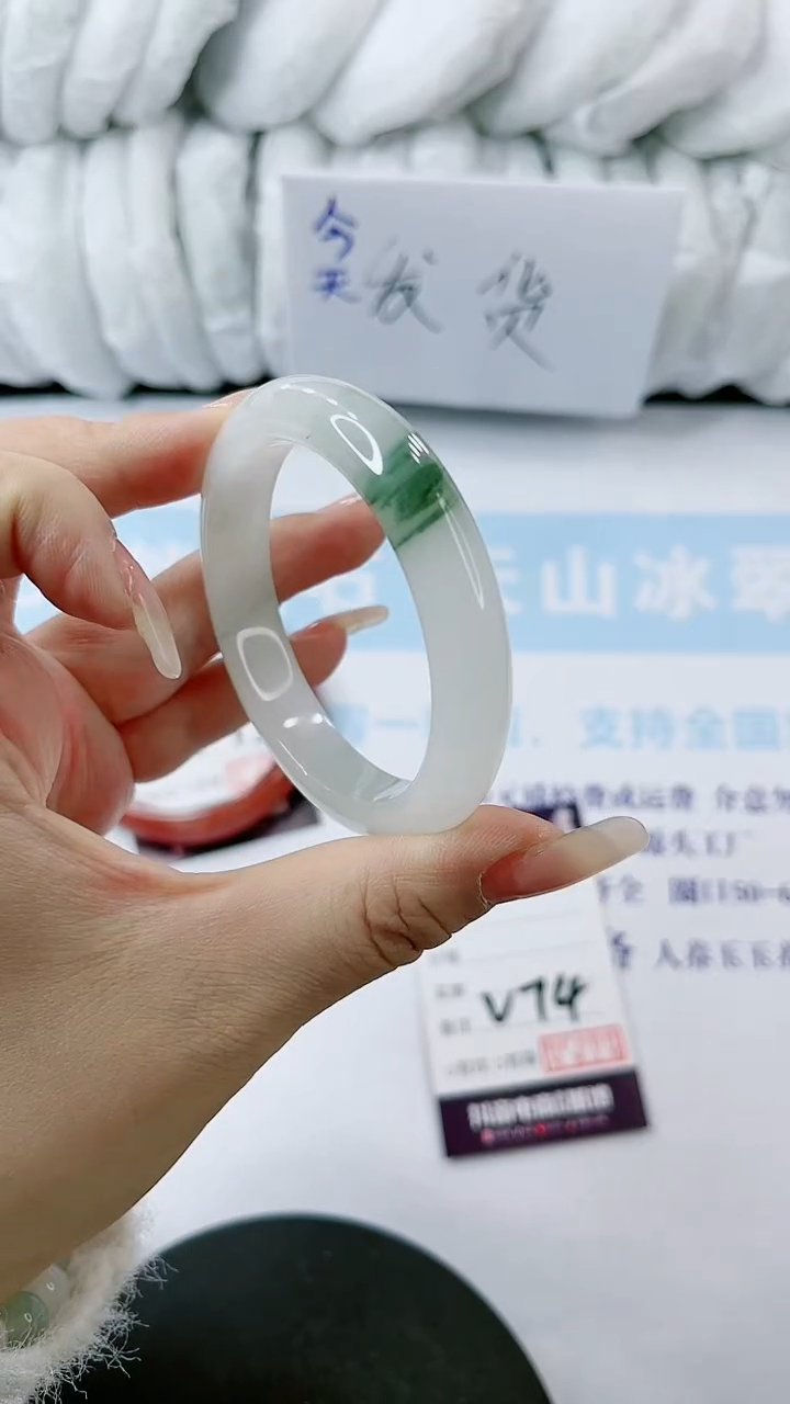 【闪购商品】石英质玉手镯合金多样性发货V74