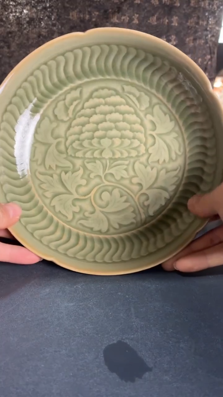 耀州窑仰山塔式牡丹盘微瑕