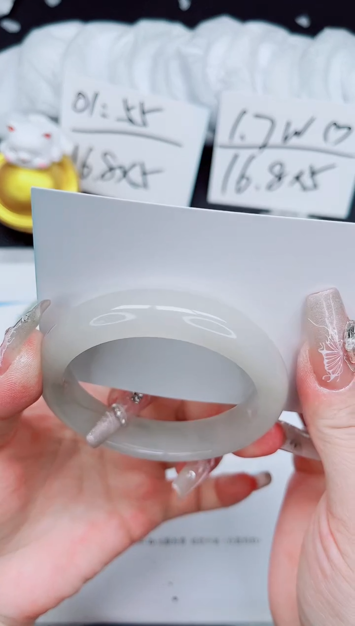 【闪购商品】石英质玉手镯未镶嵌210-56.8