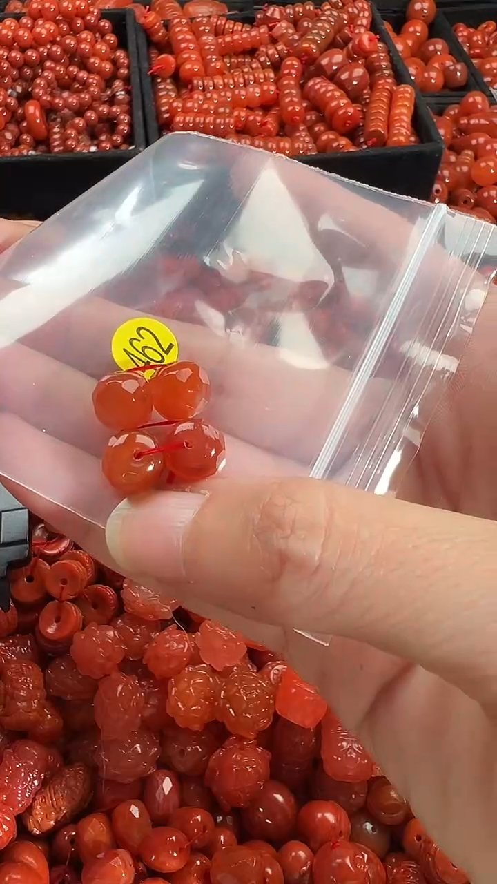 颈饰未镶嵌南红玛瑙1