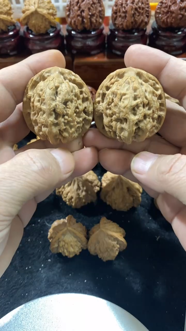 【闪购商品】文玩核桃手串四眼虎头