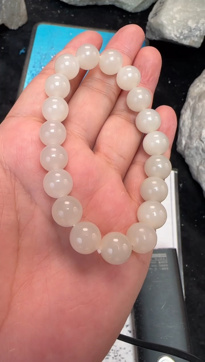 未镶嵌根据客户要求定制和田玉主***护莎-新疆和田玉于田料