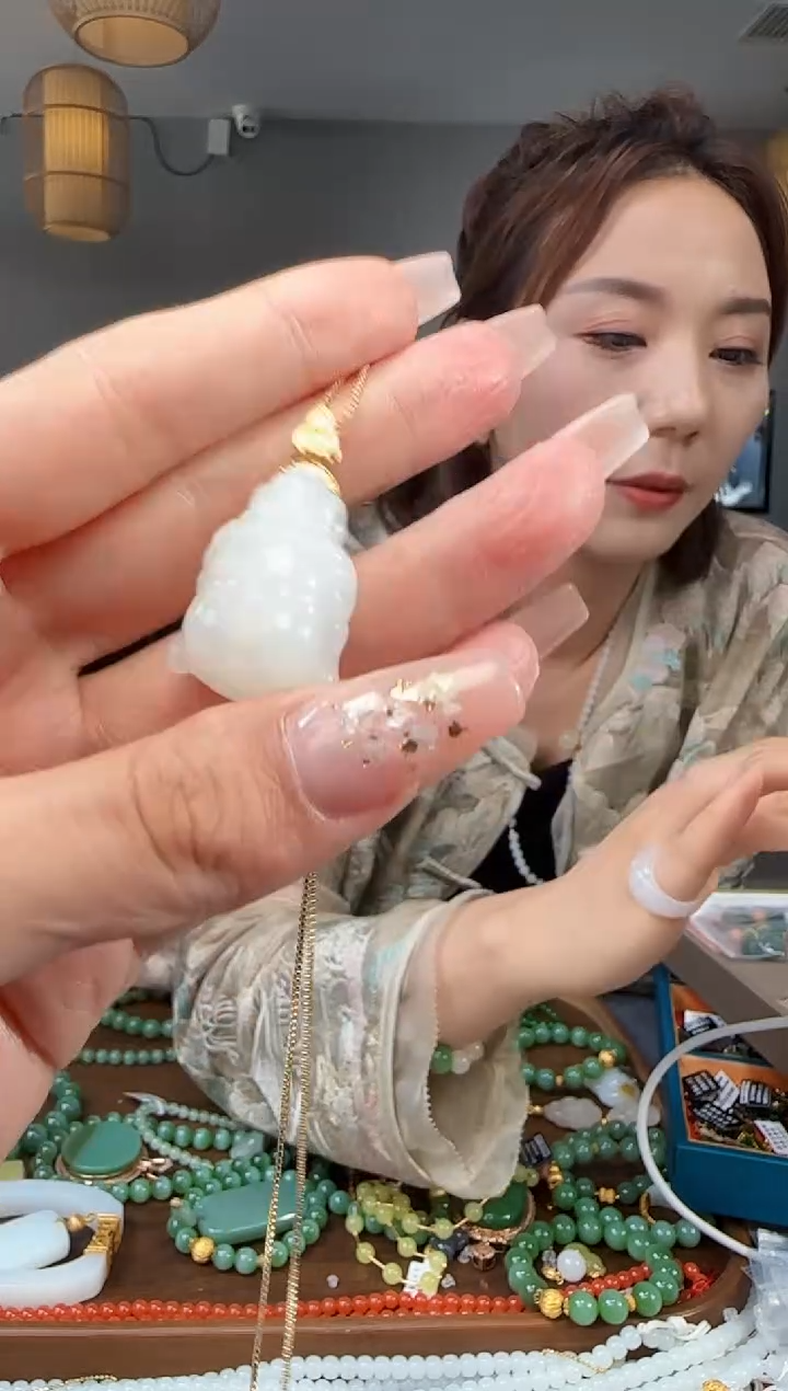 和田玉18K金镶嵌吊坠(不含链)1