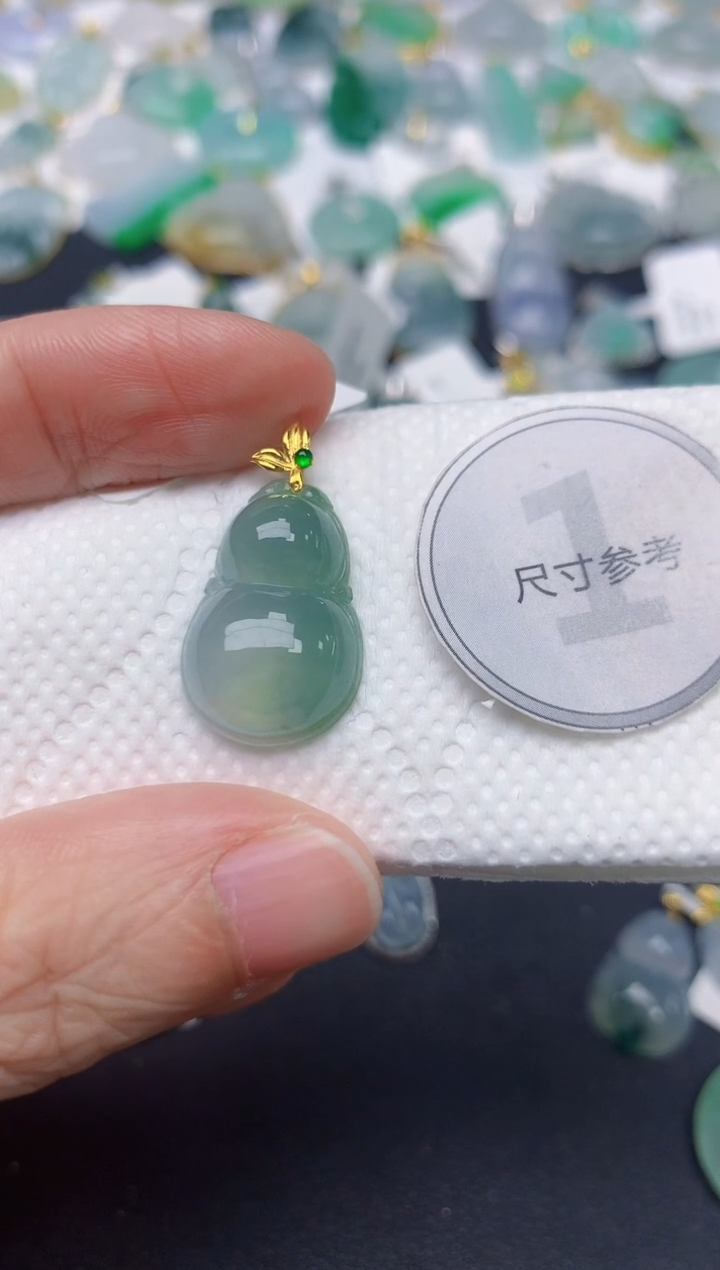 颈饰18K金镶嵌翡翠天然缅甸A货翡翠