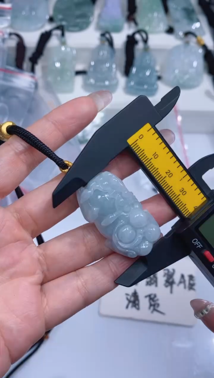 颈饰未镶嵌翡翠吊坠