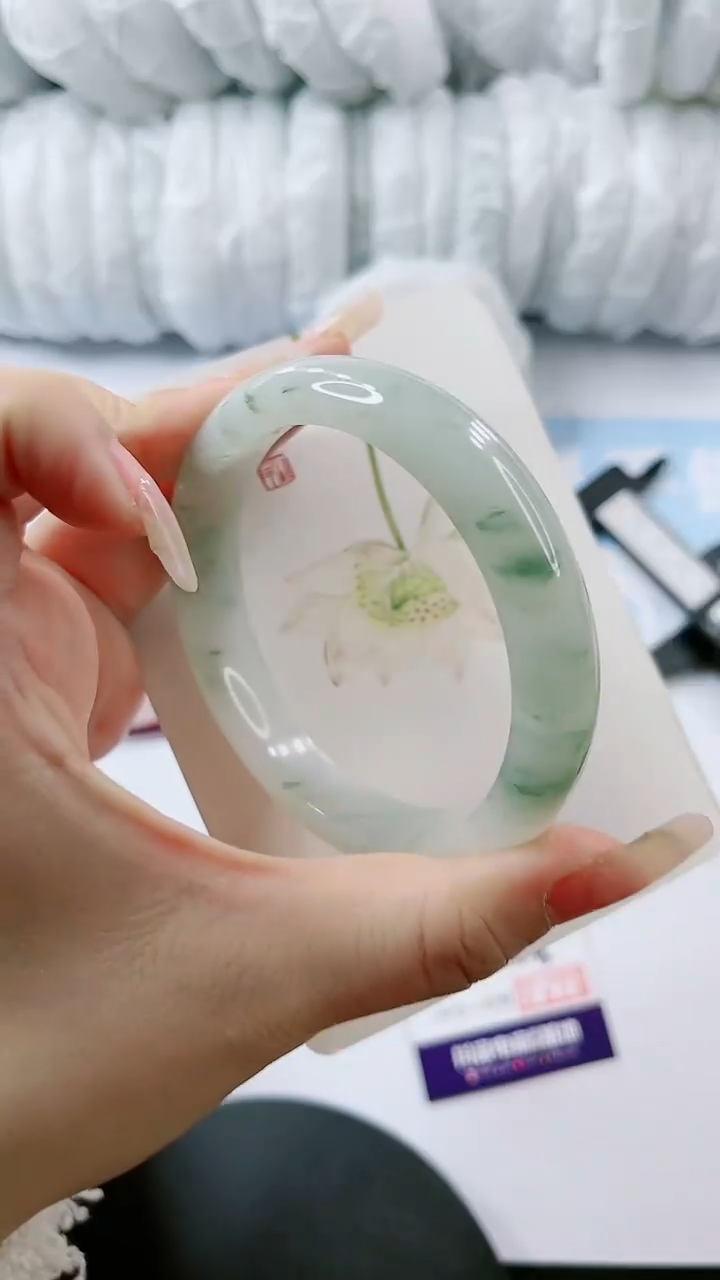 【闪购商品】石英质玉手镯未镶嵌多样性发货L555