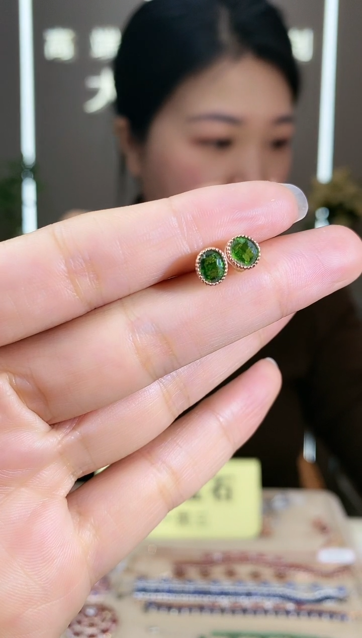 【闪购商品】透辉石耳饰银S925镶嵌耳饰