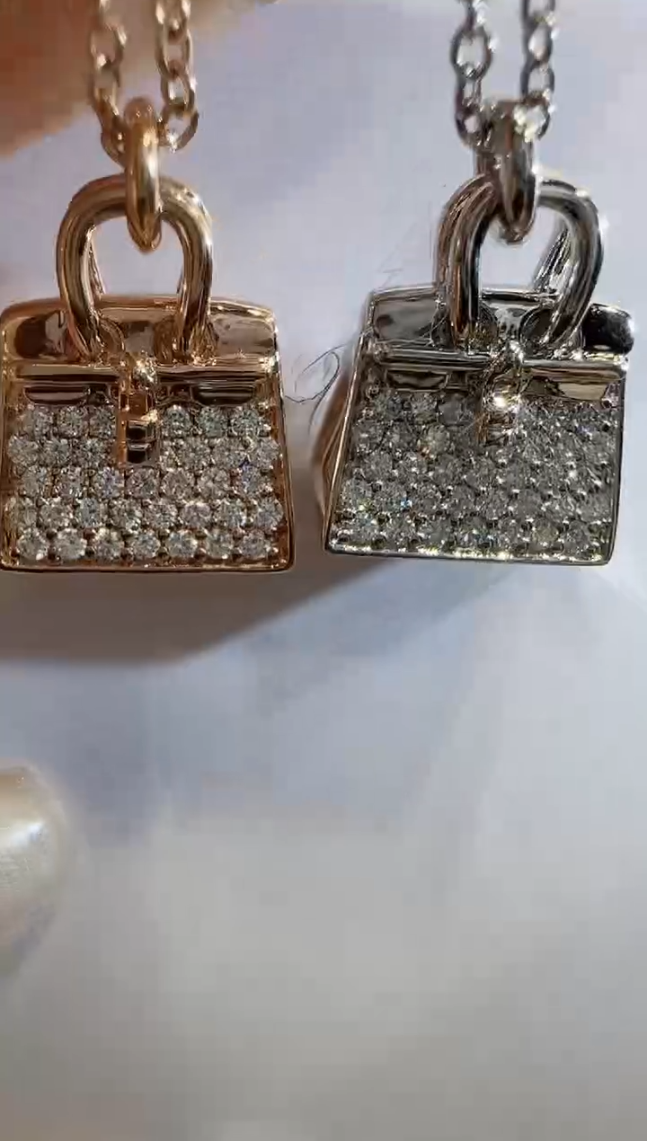 【闪购商品】颈饰钻石18K金镶嵌kk包包项链（多样性发其一）