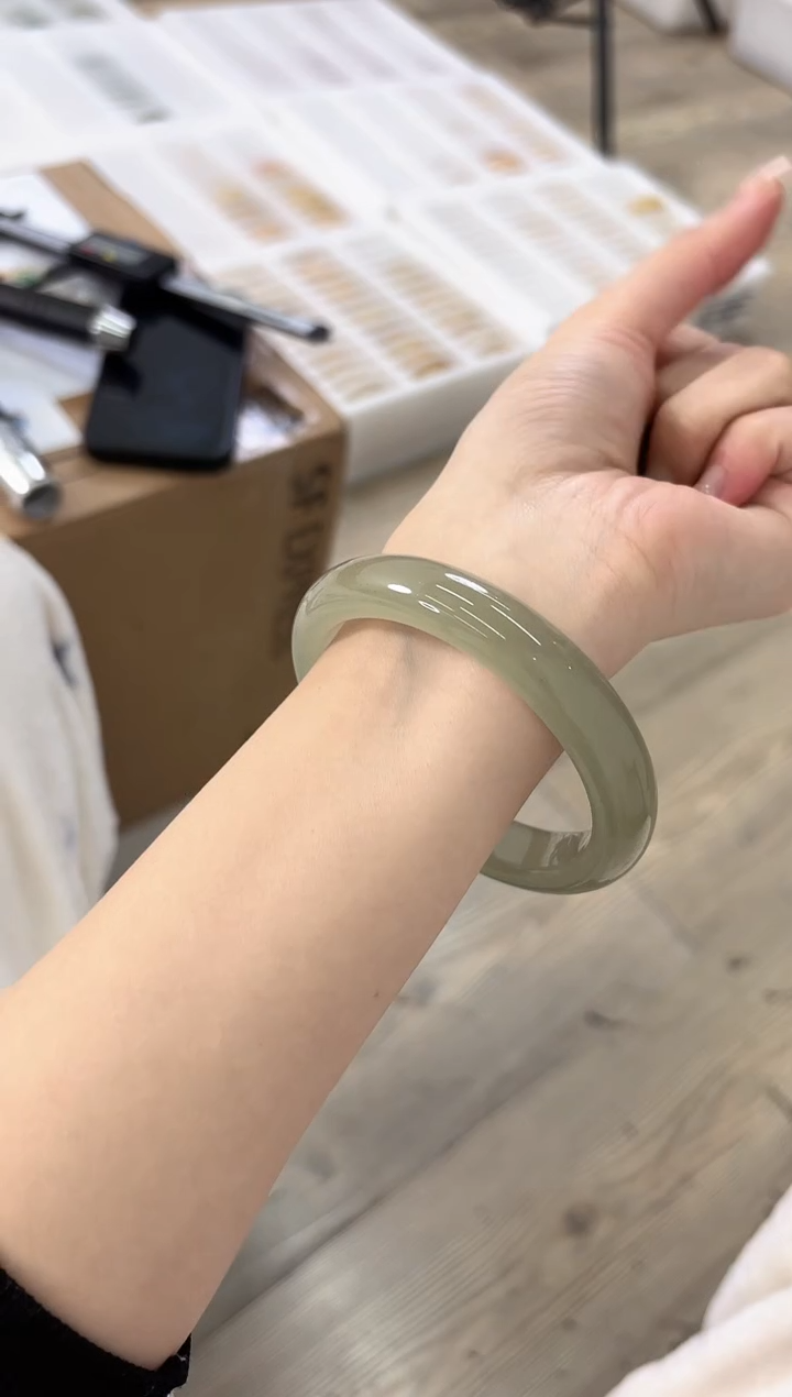 未镶嵌手镯石英质玉155-61D