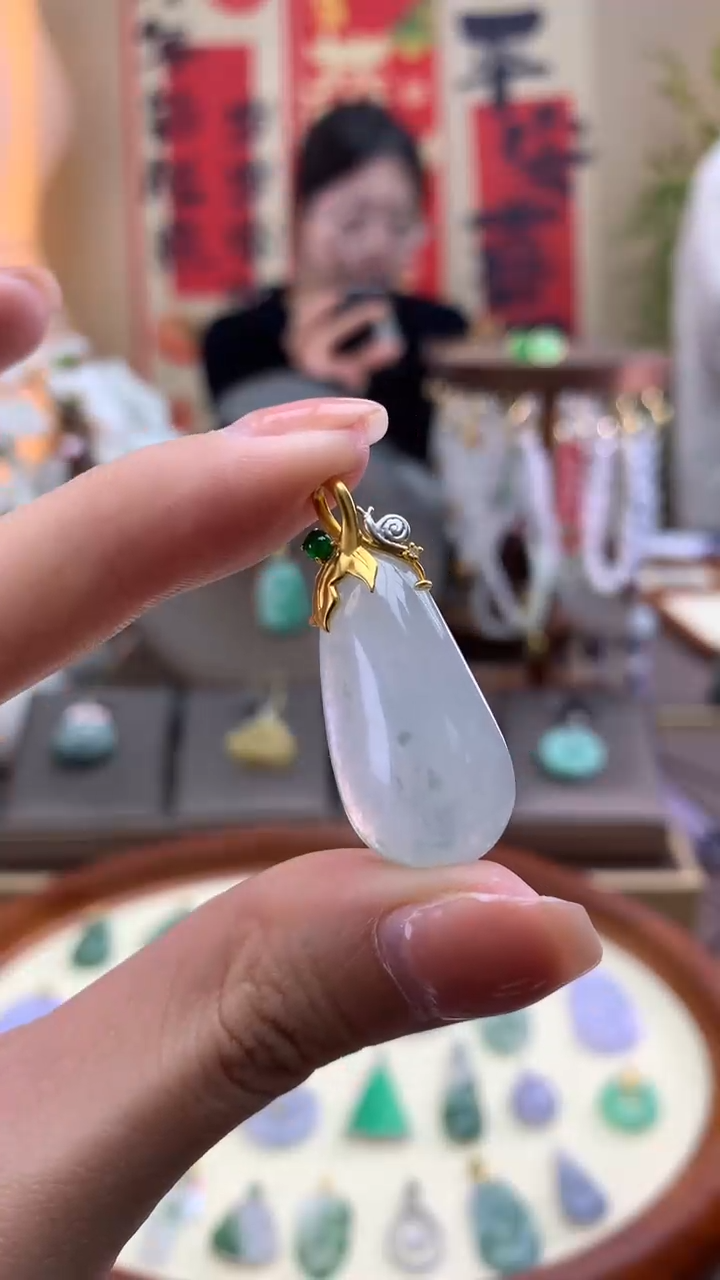 【闪购商品】翡翠颈饰18K金镶嵌福瓜