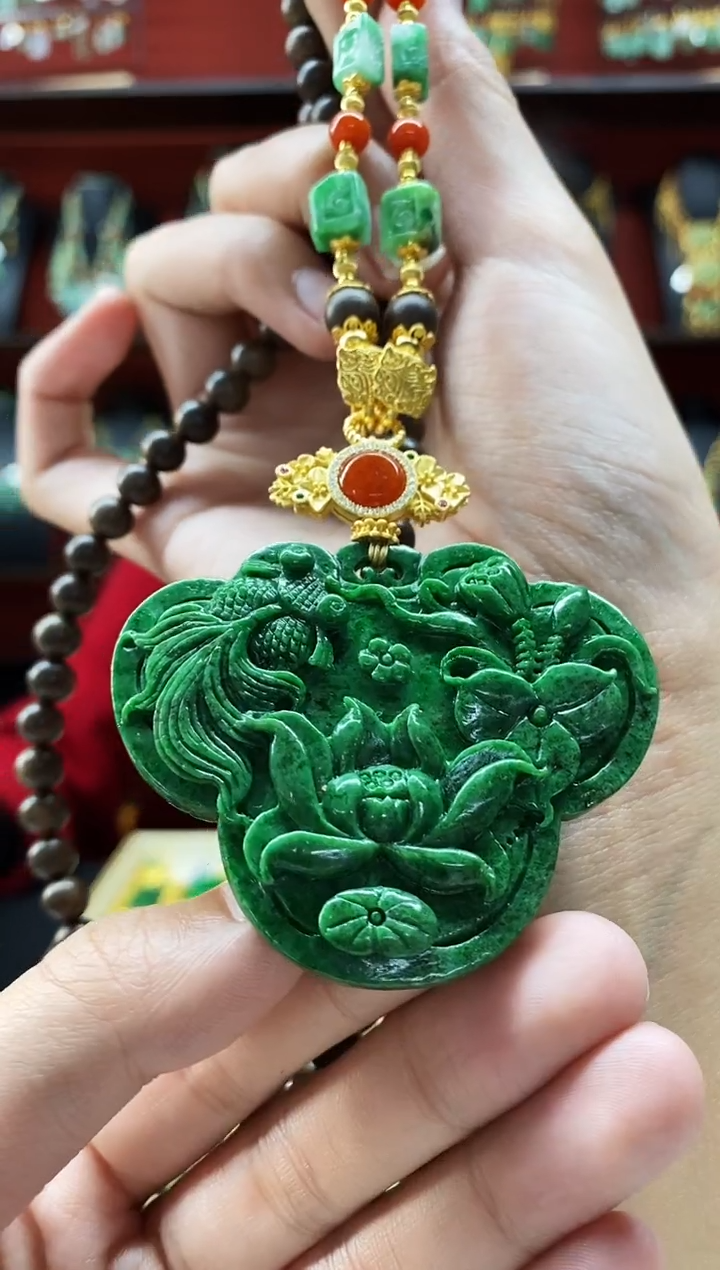 颈饰未镶嵌翡翠吊坠