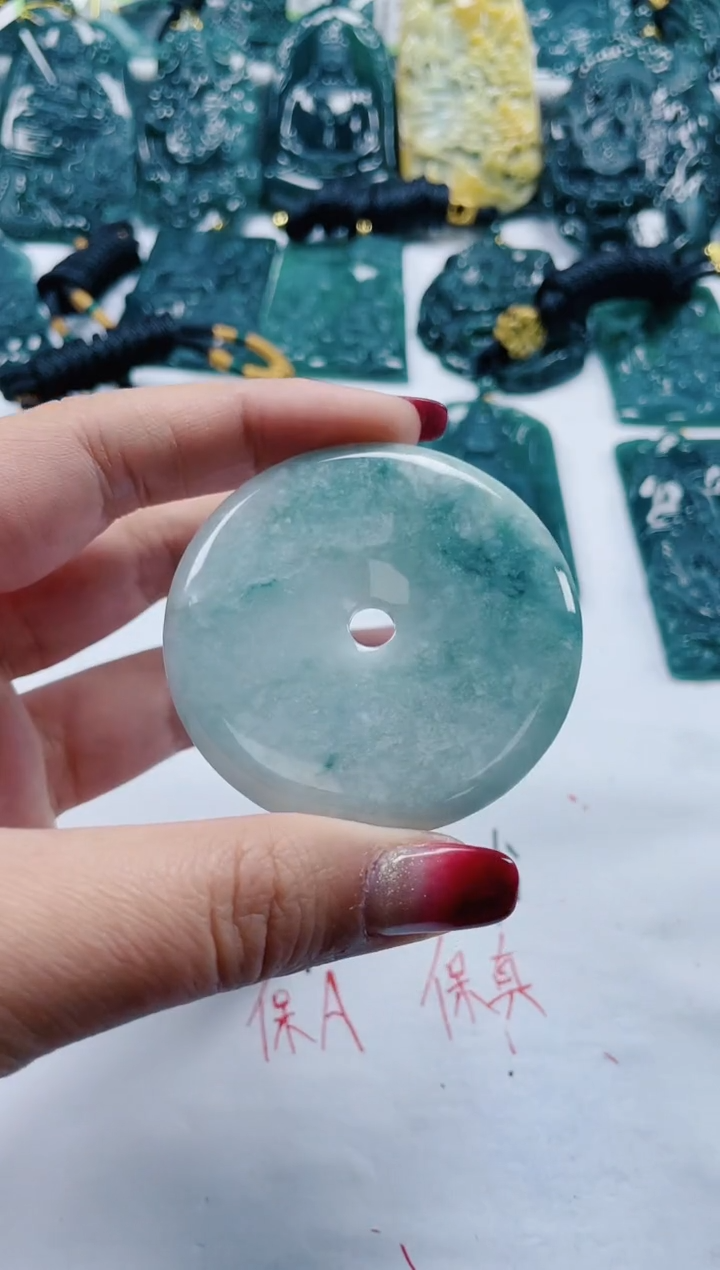 【闪购商品】翡翠颈饰未镶嵌               