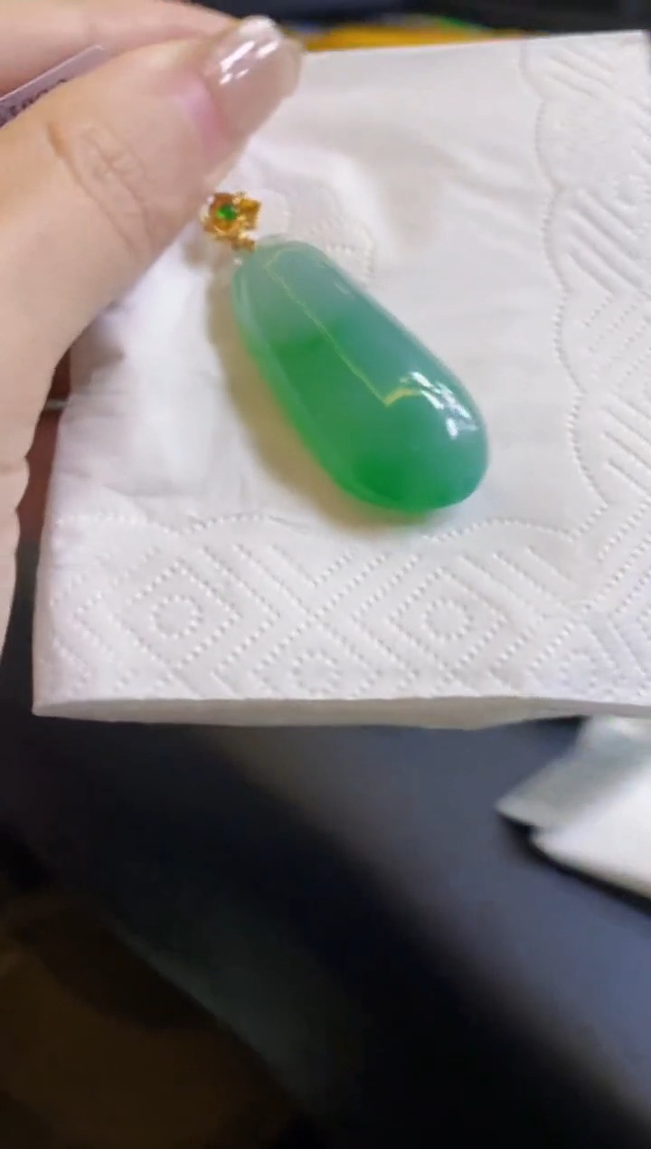 【闪购商品】定制翡翠18K金镶嵌吊坠