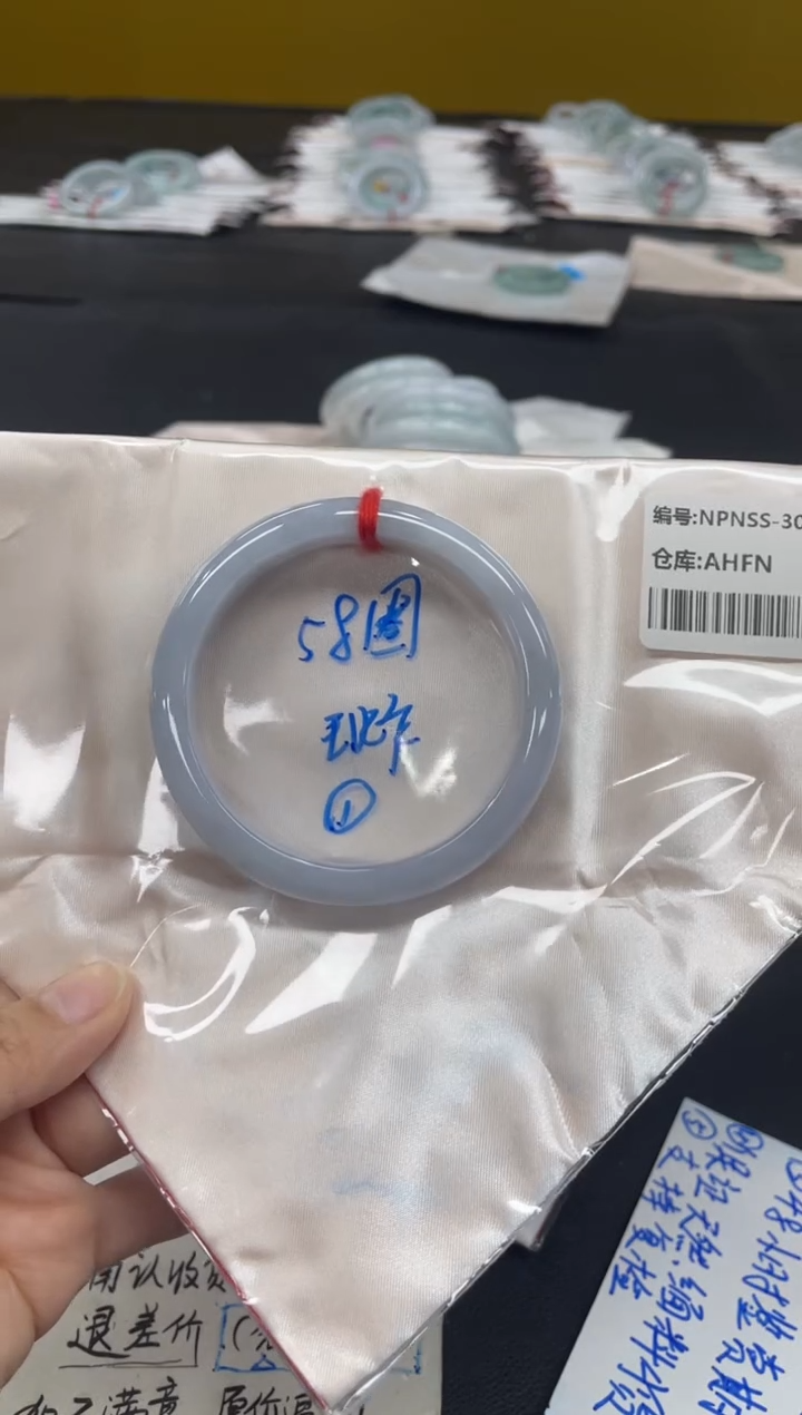 未镶嵌手镯翡翠翡翠手镯