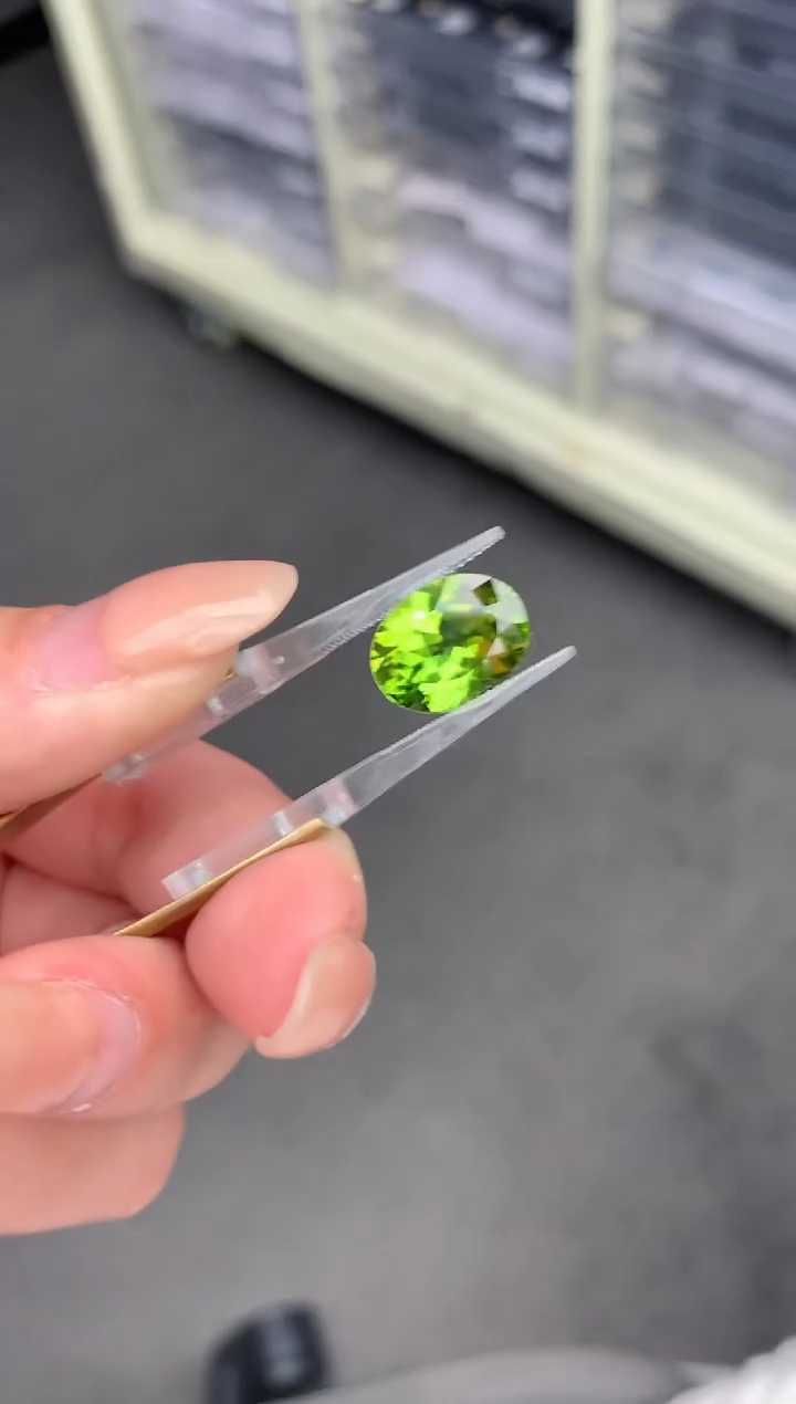 【闪购商品】橄榄石裸石未镶嵌6.3ct橄榄石