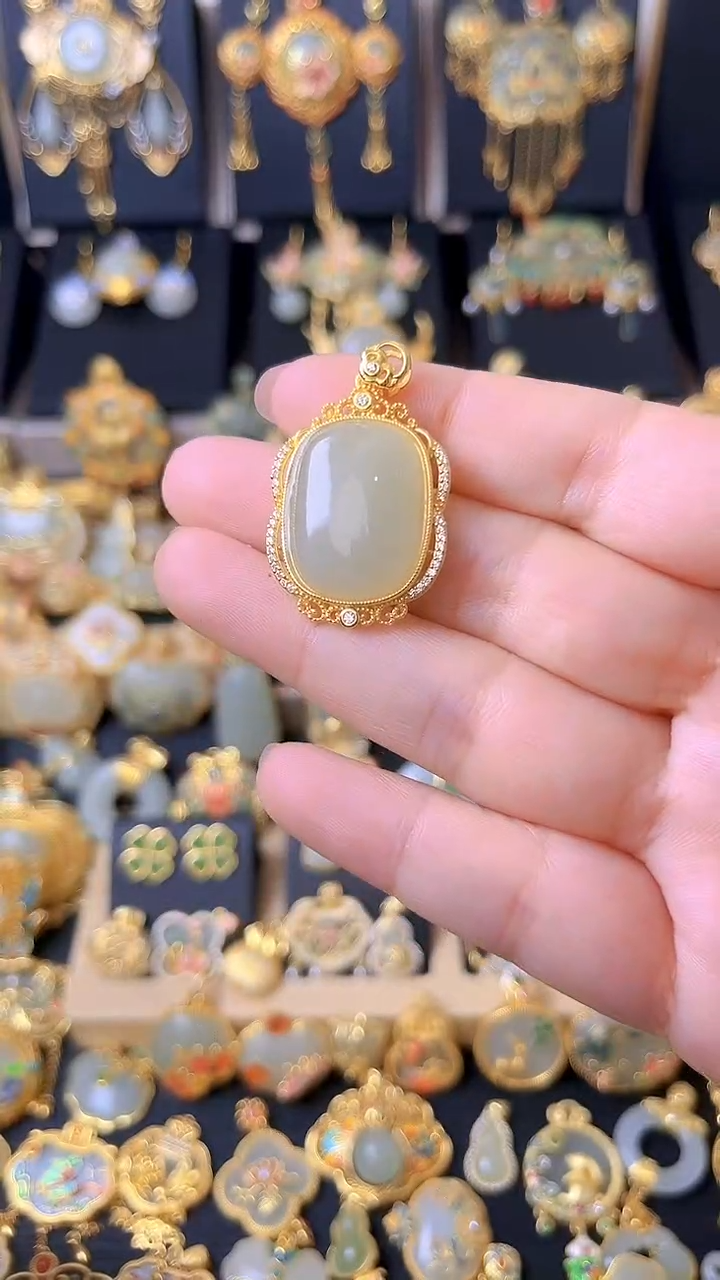 颈饰银S925镀金镶嵌和田玉祥云无事牌吊坠