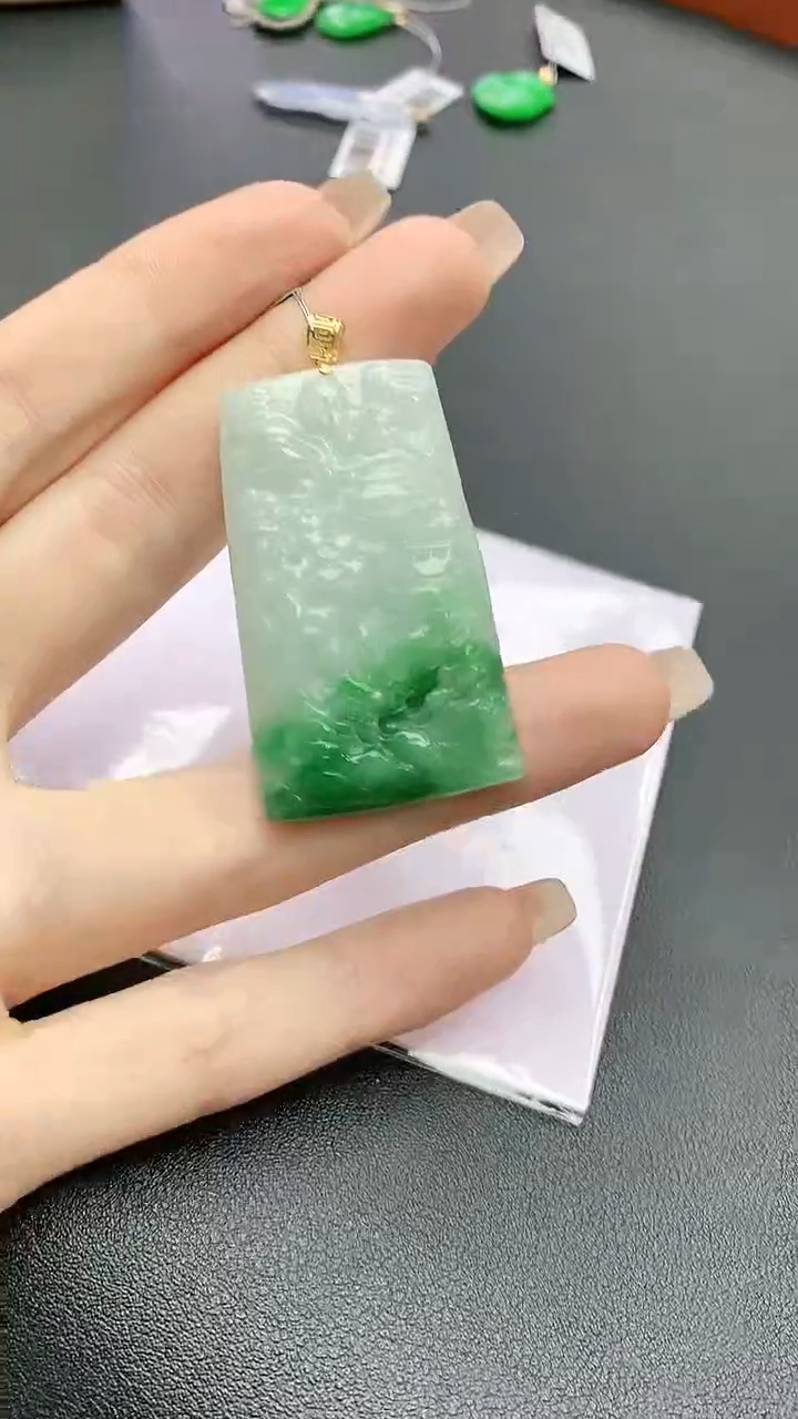 【闪购商品】翡翠颈饰18K金镶嵌赠礼盒证书 珍珍