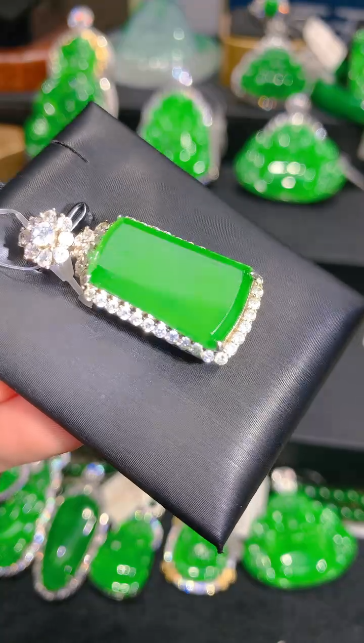 【闪购商品】翡翠颈饰银S925镶嵌58一季