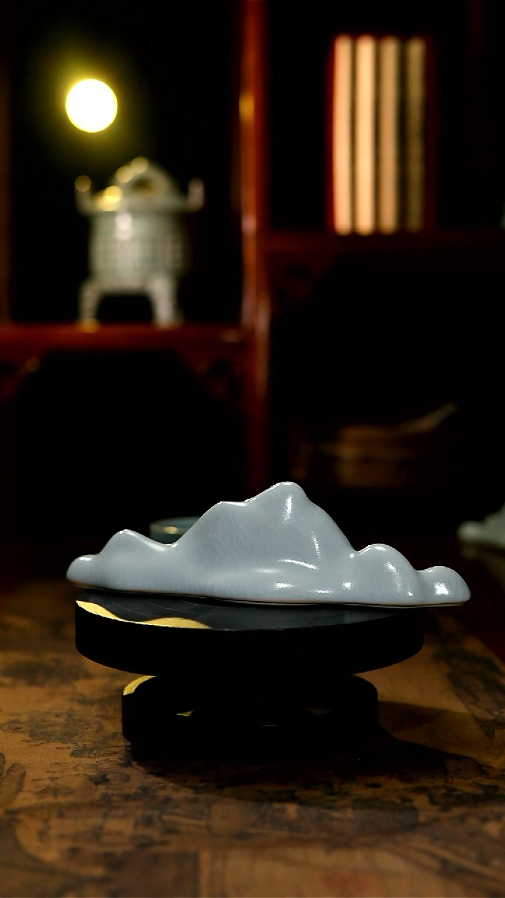 【闪购商品】复烧月白釉笔架山