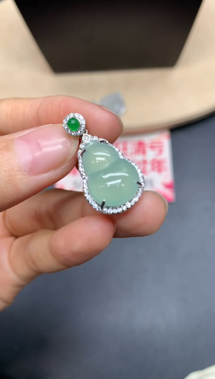 【闪购商品】翡翠吊坠(不含链)银S925镶嵌葫芦【多样性发其一】