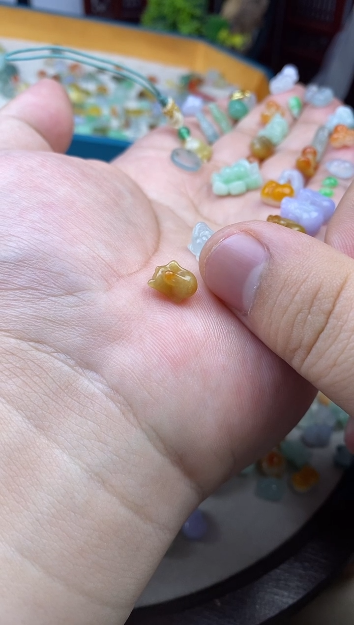 颈饰未镶嵌翡翠麻***徐翡翠