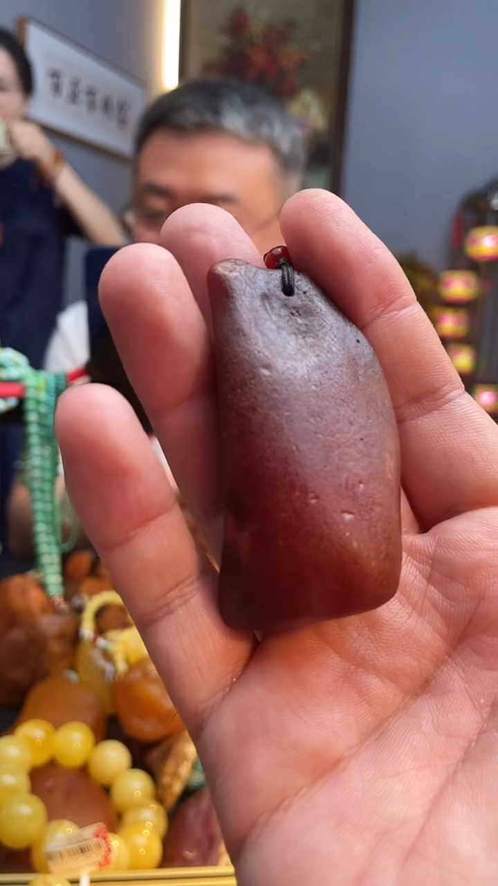 未镶嵌颈饰琥珀吊坠