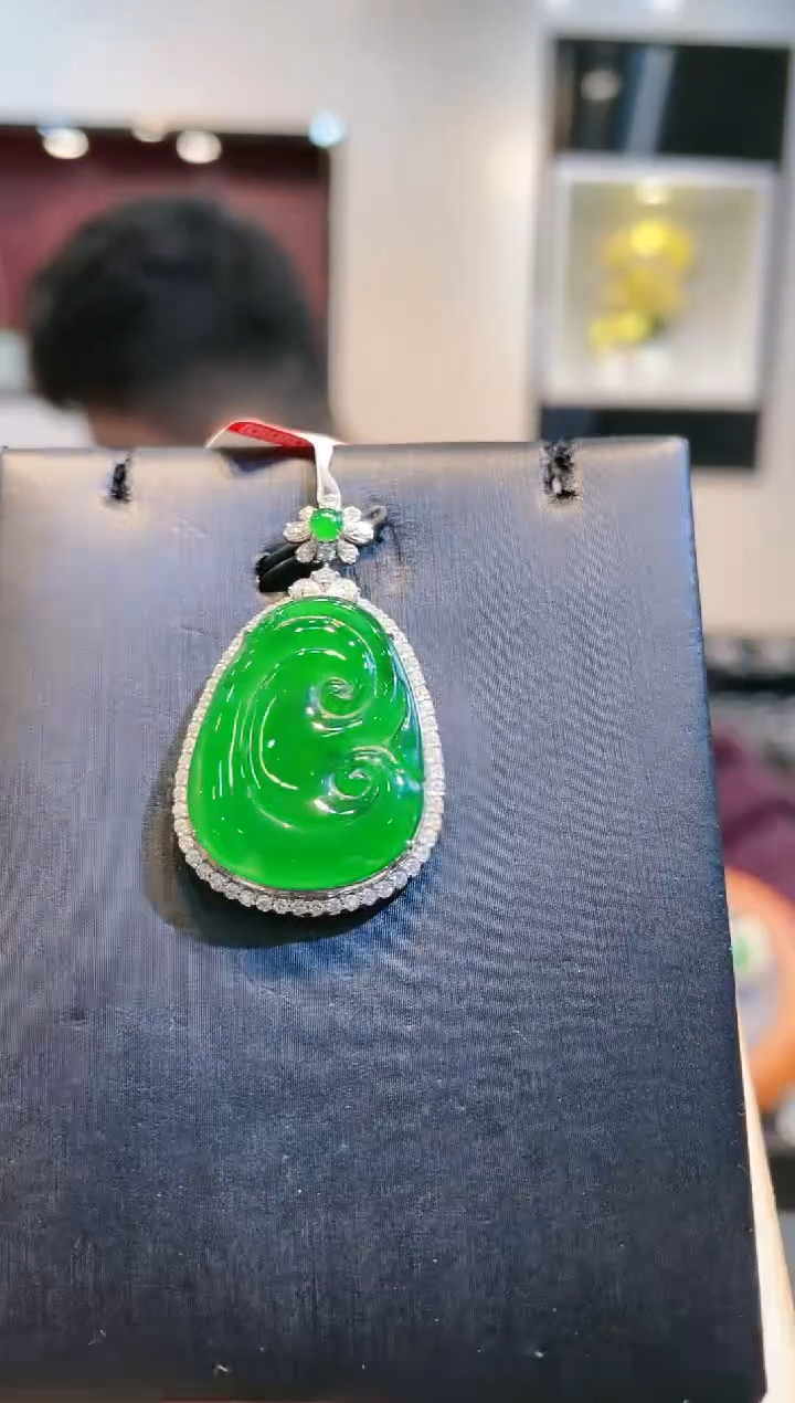 【闪购商品】翡翠颈饰18K金镶嵌A27吊坠天然A货翡翠