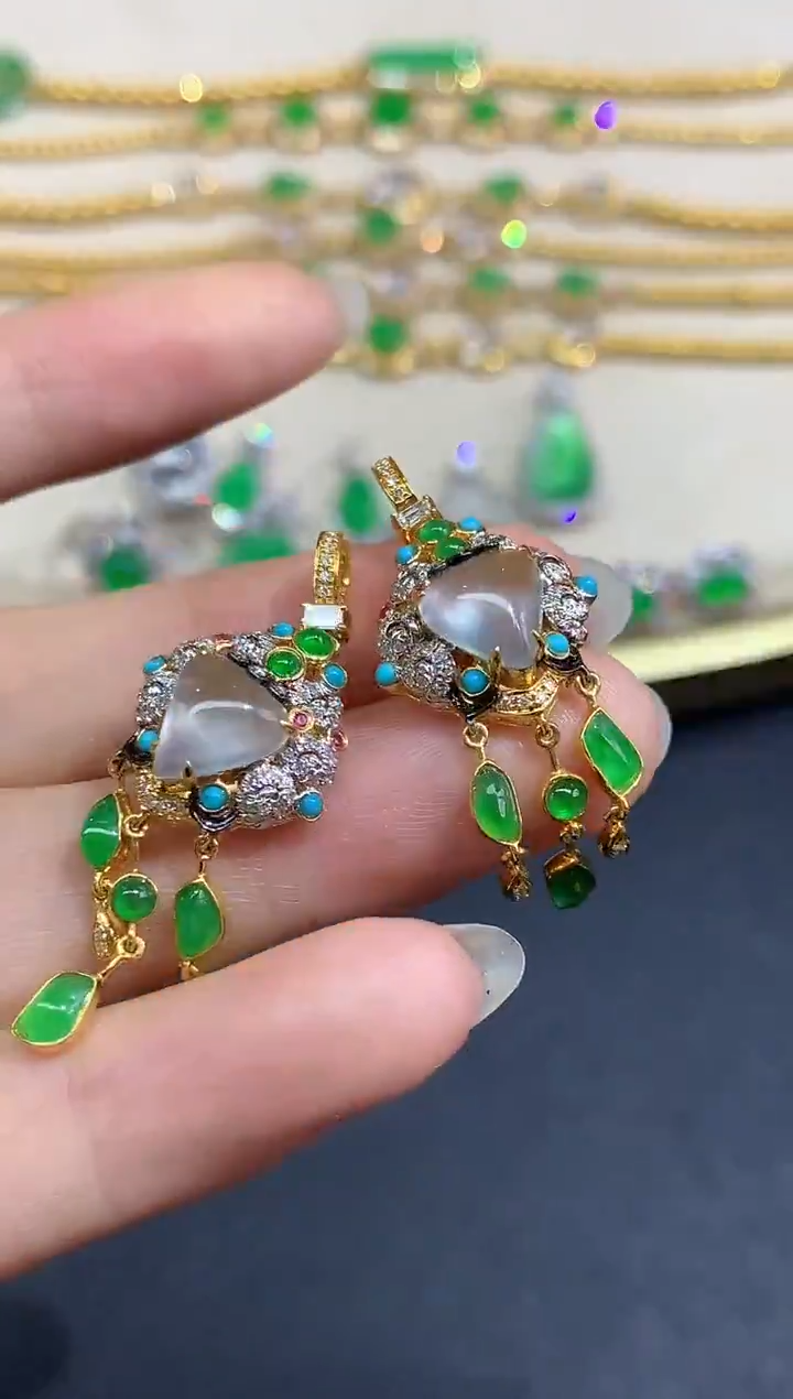 吊坠(不含链)18K金镶嵌翡翠吊坠(不含链)|8800多样性发其一