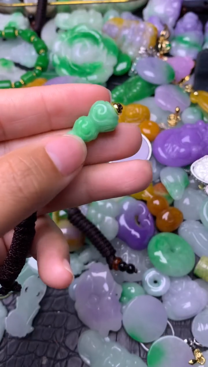 颈饰未镶嵌翡翠缅甸翡翠吊坠