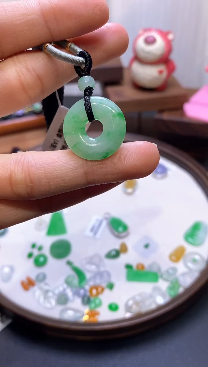 【闪购商品】翡翠颈饰未镶嵌甜甜圈
