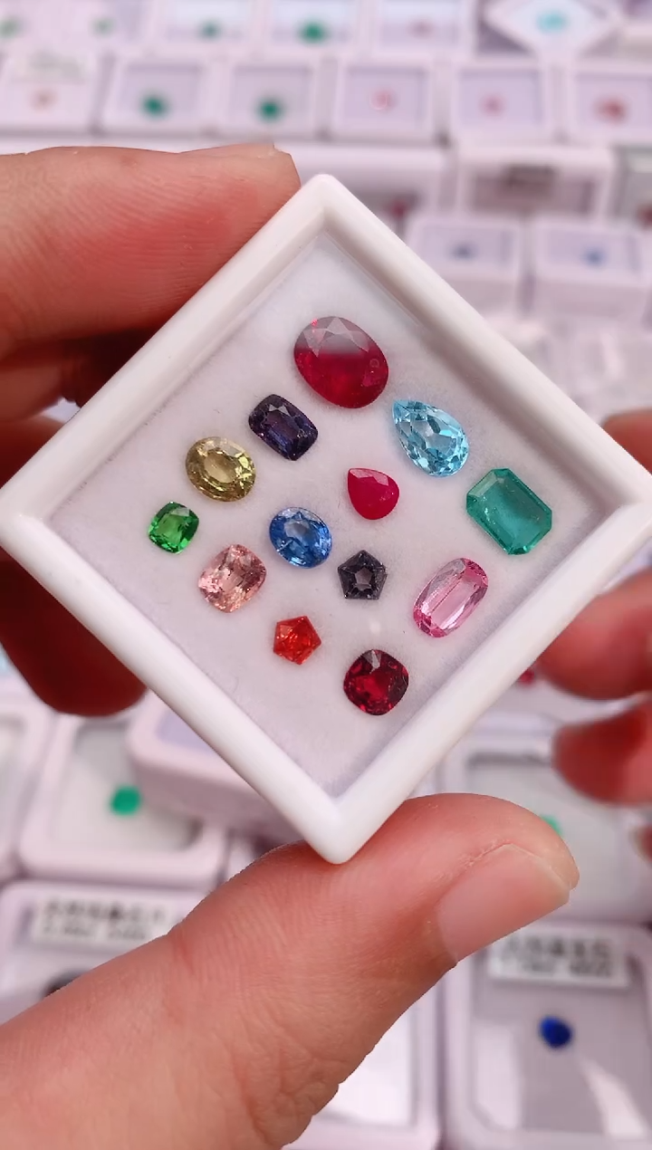 裸石蓝宝石陌*妮3.8