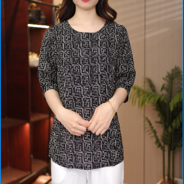 断码黑底白色字母款圆领中袖T恤1863