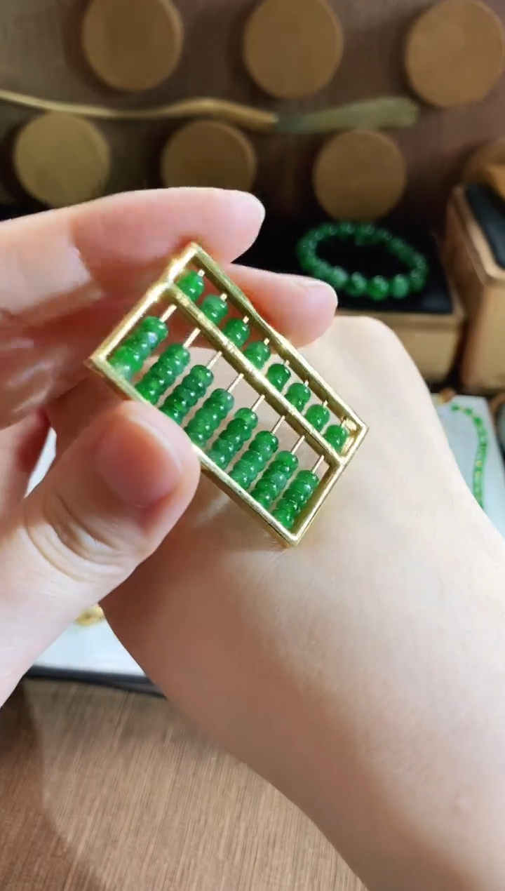 翡翠18K金镶嵌颈饰吊坠