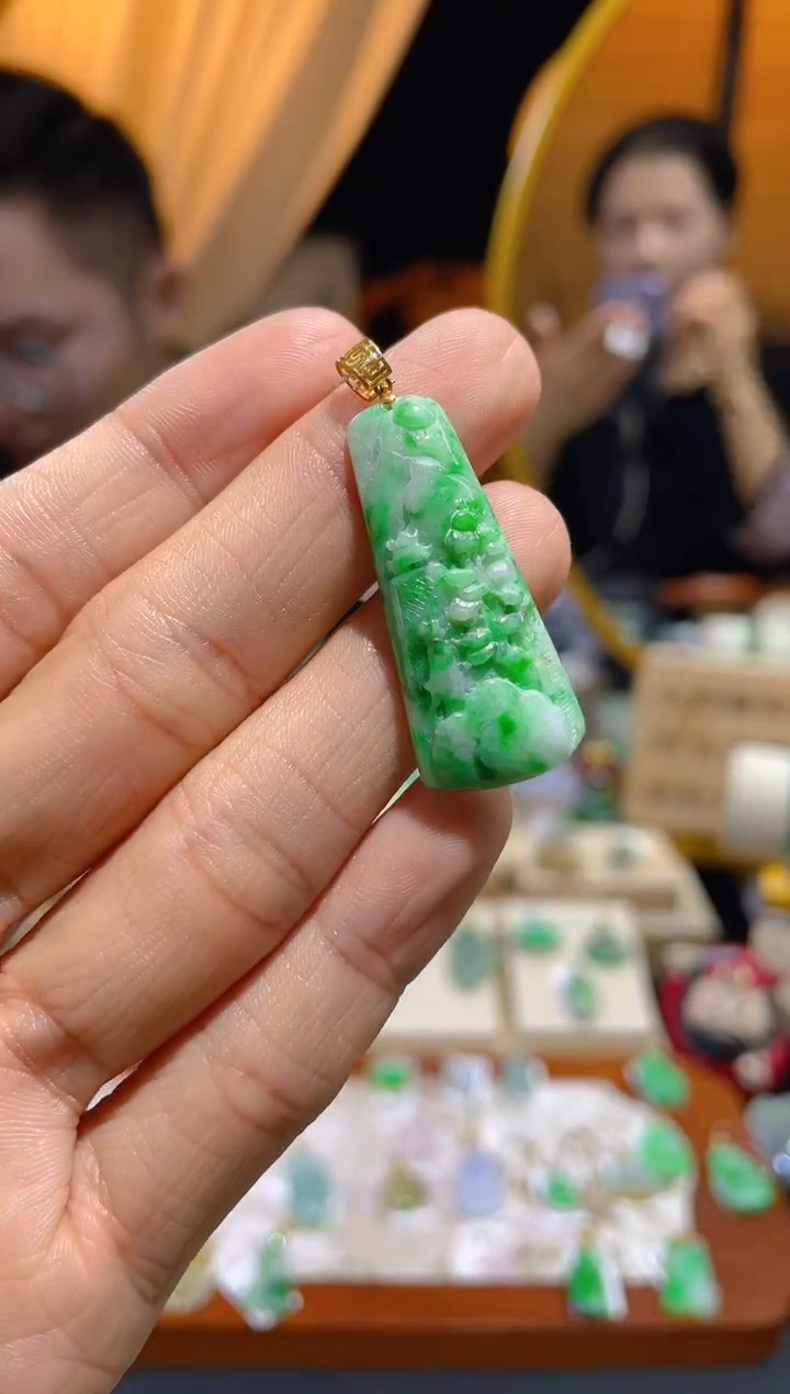 【闪购商品】翡翠颈饰18K金镶嵌假一赔三