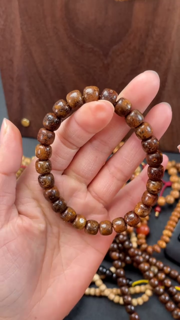 【闪购商品】星月菩提手串精工级中珀星月桶珠9*8手串