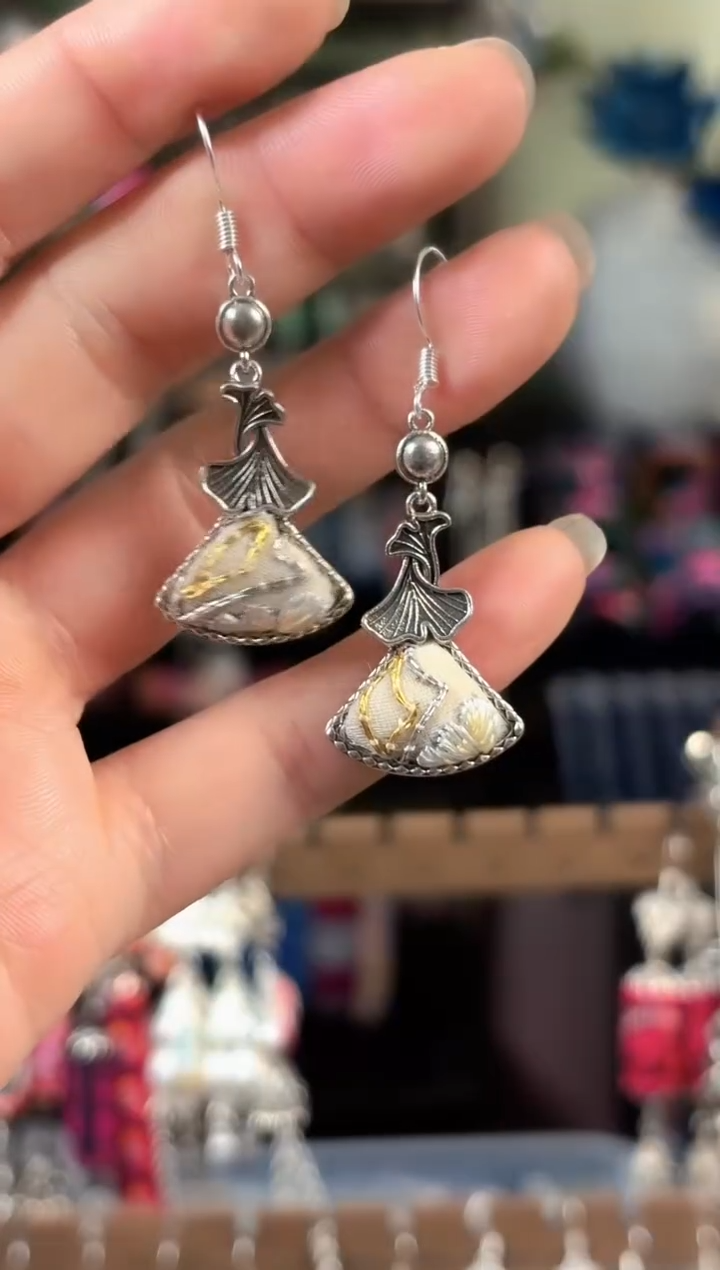 彩云南阁非遗老绣饰品515*