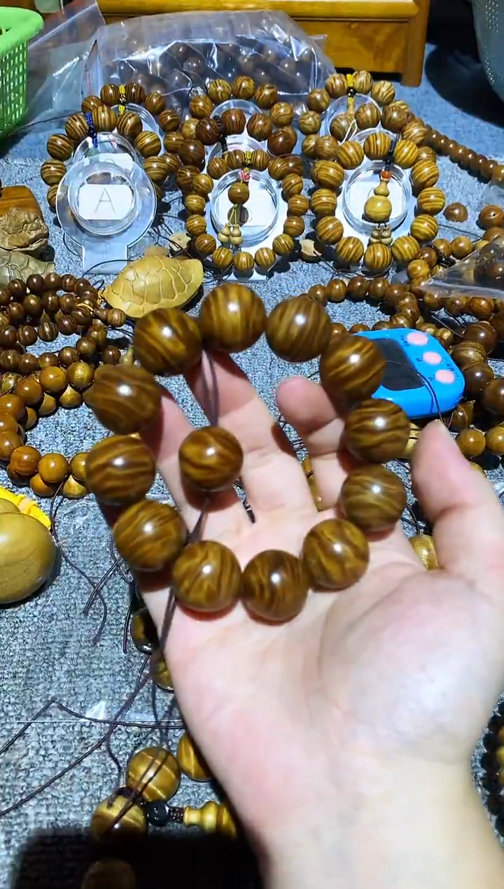 把件楠木（金丝楠）三****头小叶桢楠龙胆1.5手串