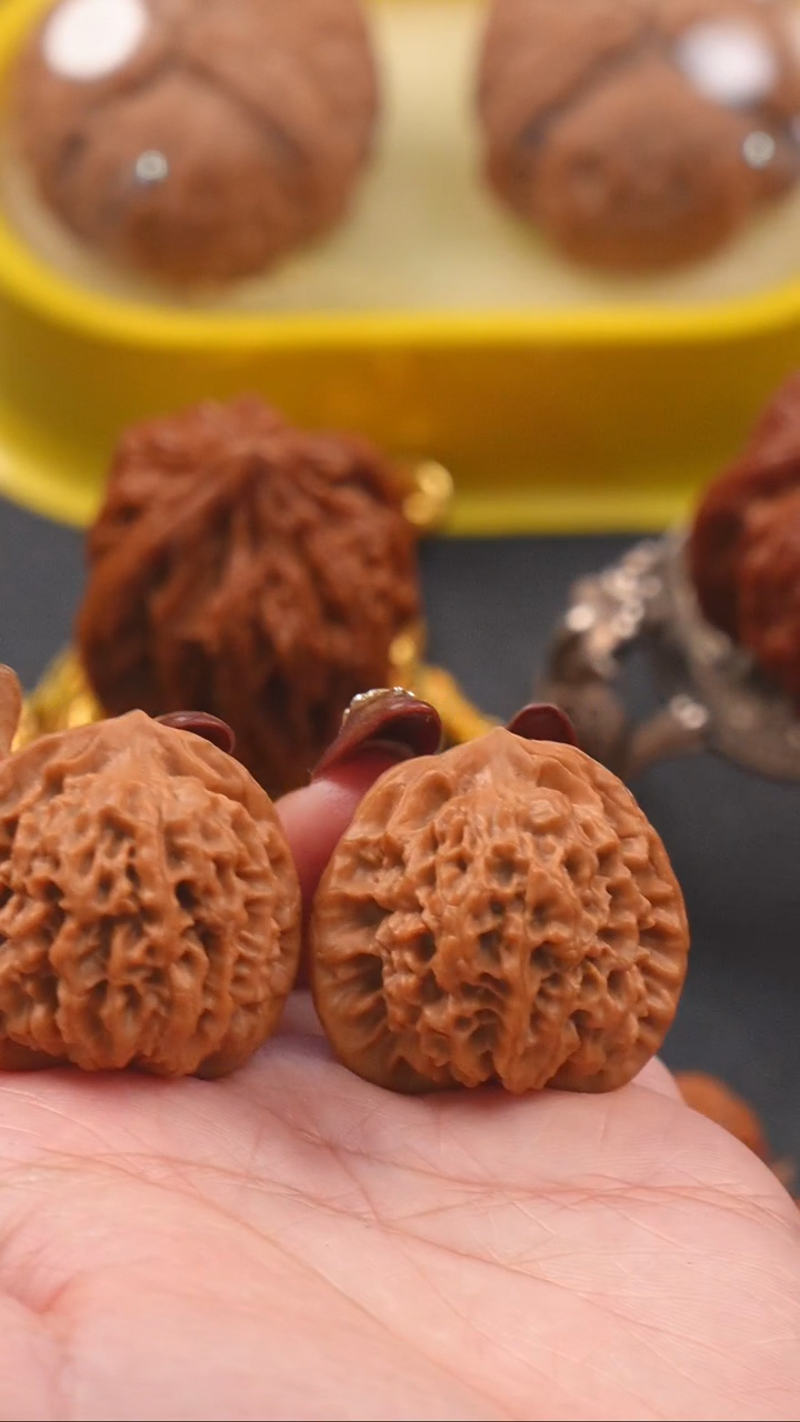 【闪购商品】文玩核桃吊坠35果冻皮秦闷（全品）