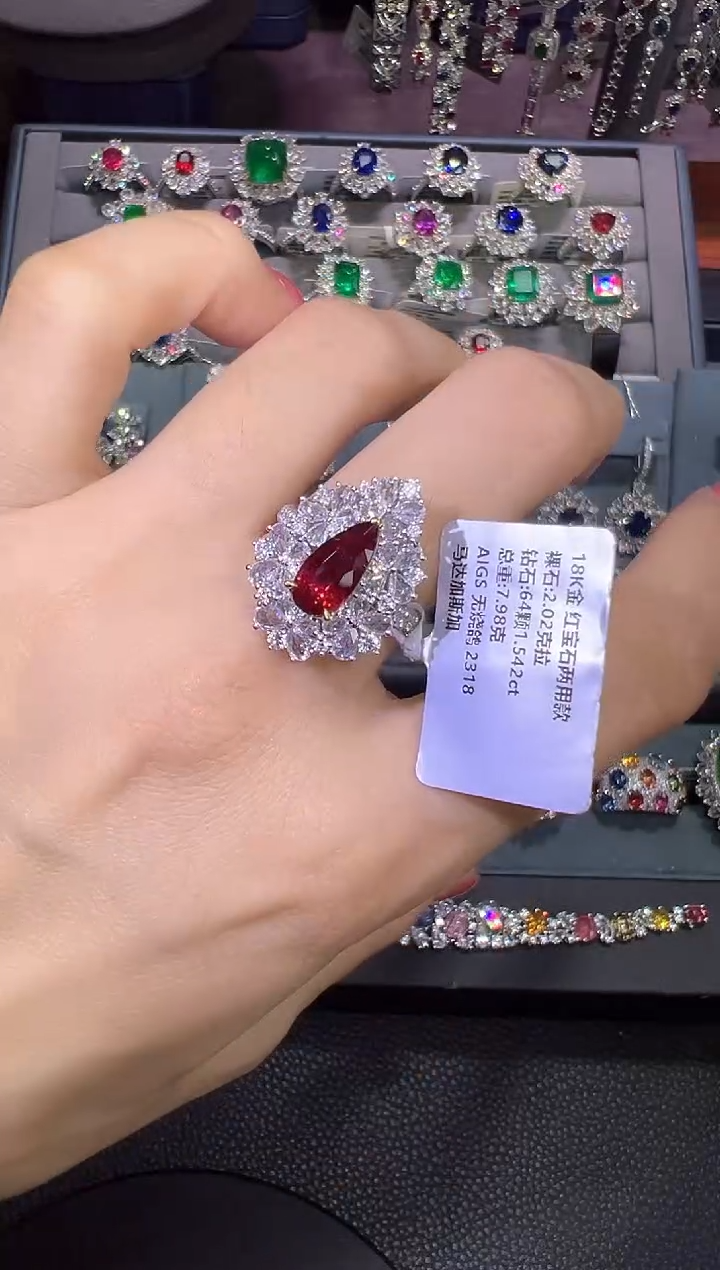 18K金镶嵌AIGS无烧鸽血红红宝石2.02ct