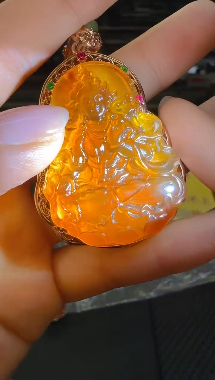 【闪购商品】琥珀裸石未镶嵌吊坠