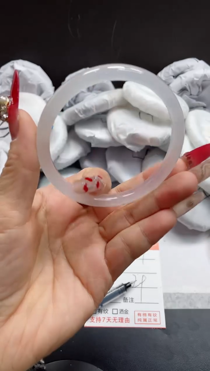 【闪购商品】石英质玉手镯未镶嵌8