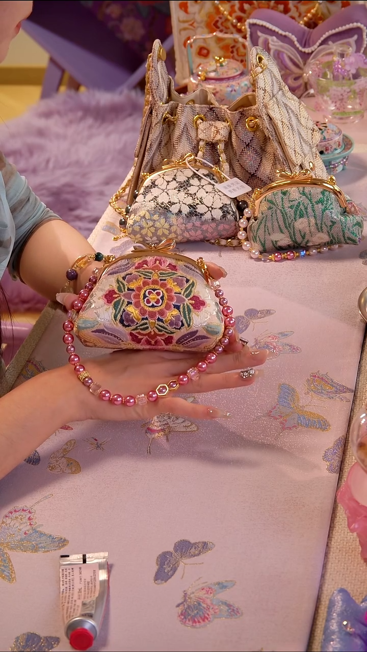 非遗西阵织 如图所示